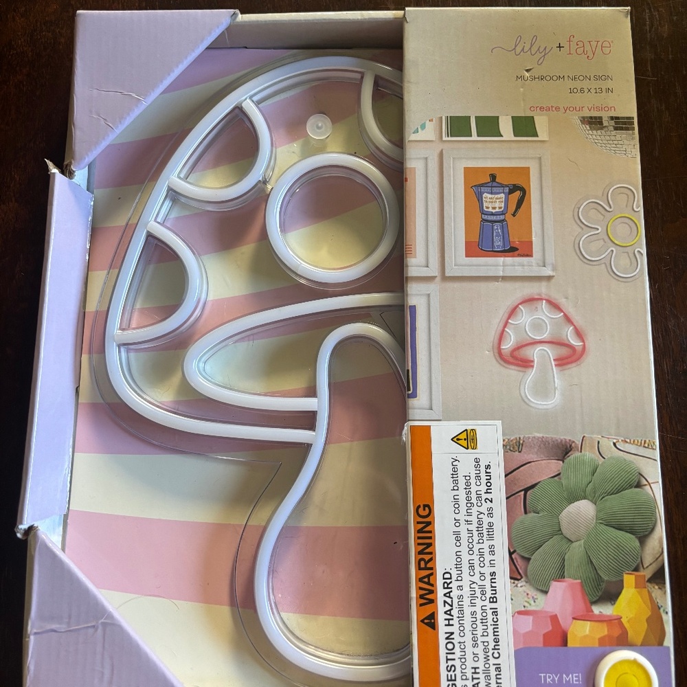 LILY & FAYE NEON MUSHROOM WALL SIGN - NIB